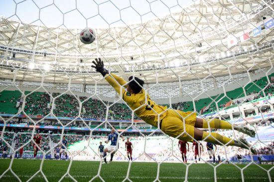 整体保持正 整体保持正