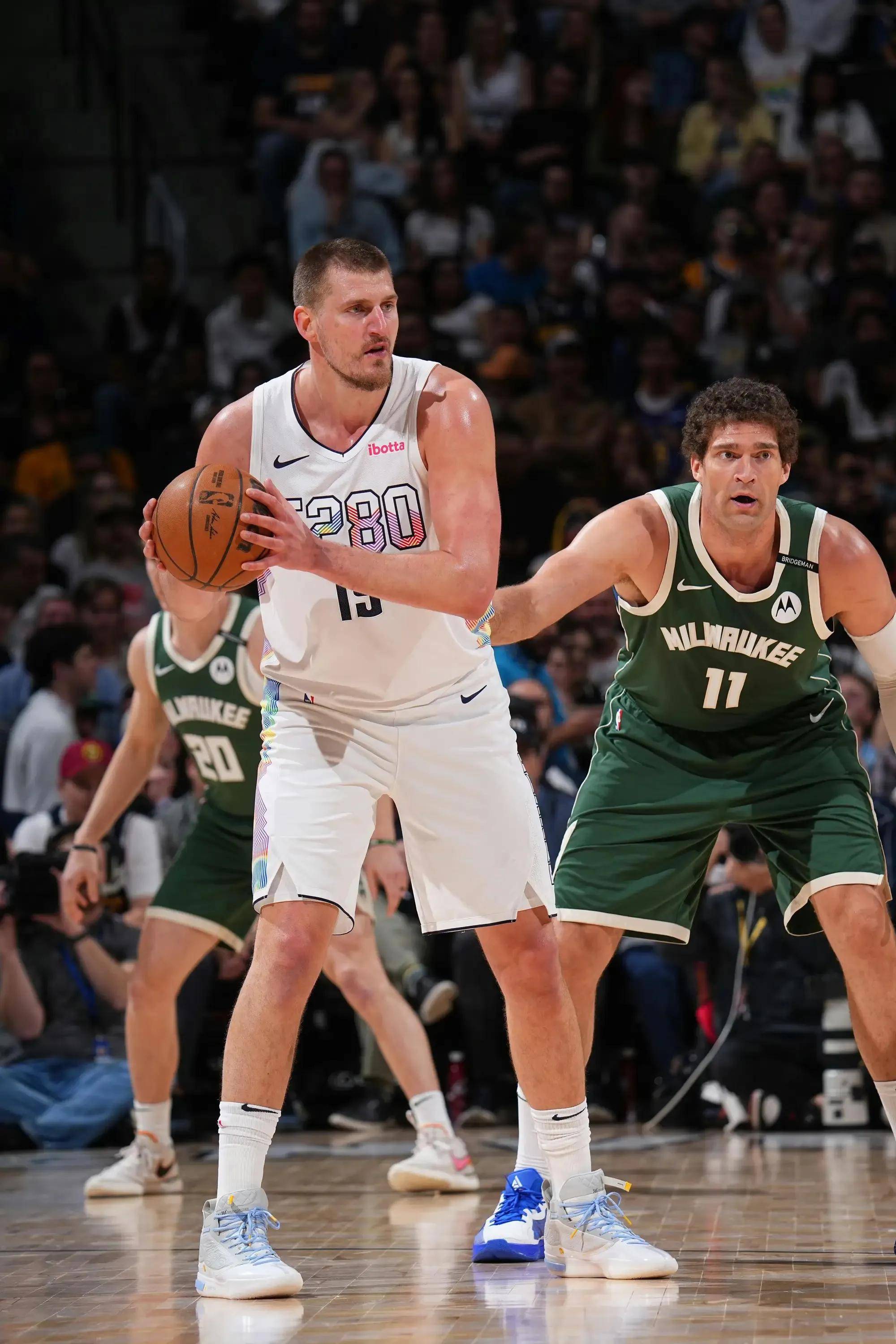 诺维奇通过 诺维奇通过